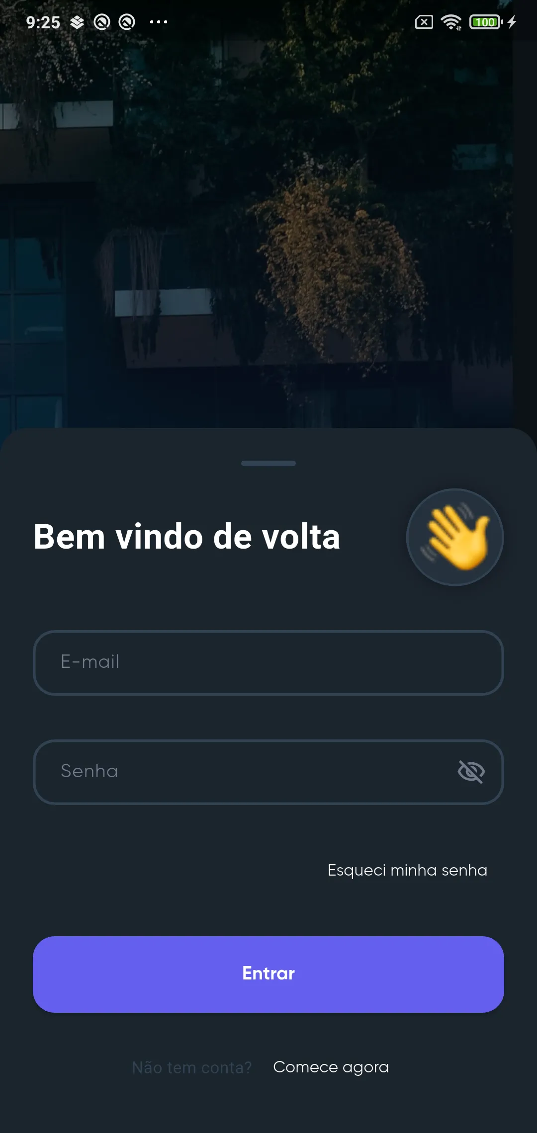 Tela Bem vindo de volta com os campos E-mail e Senha, o link Esqueci minha senha e o botão Entrar