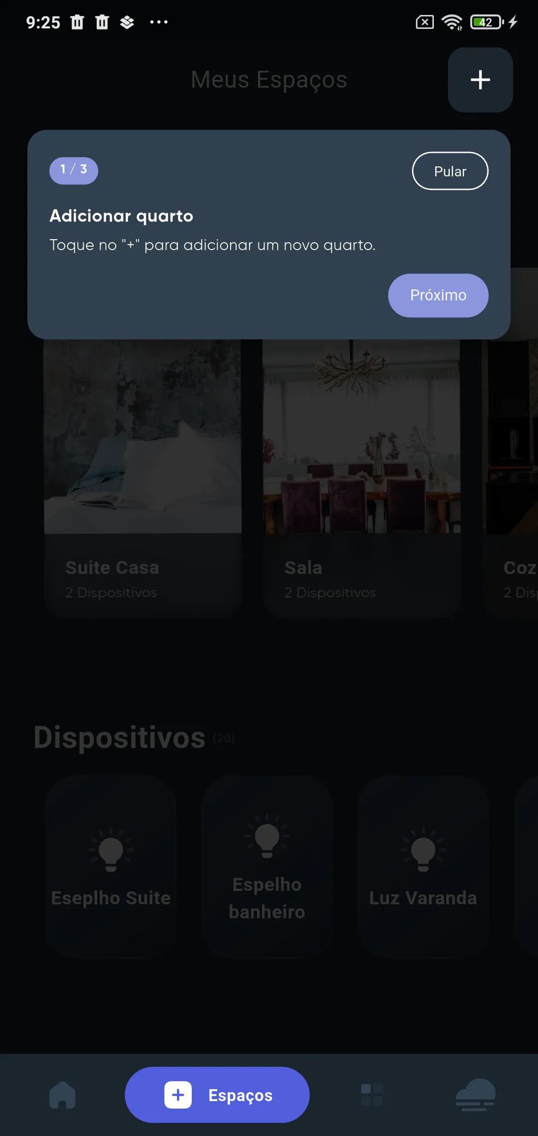 Guia de primeiro uso na tela Meus Espaços, com a dica Adicionar quarto e os botões Pular e Próximo